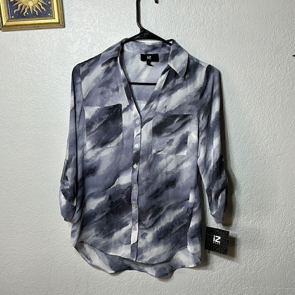 Iz Byer Size XS Gray / Blue button Down Shirt NWT